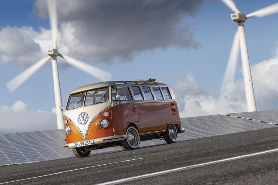  Volkswagen e-Bulli Concept 2020 года  (фото 3 из 12)